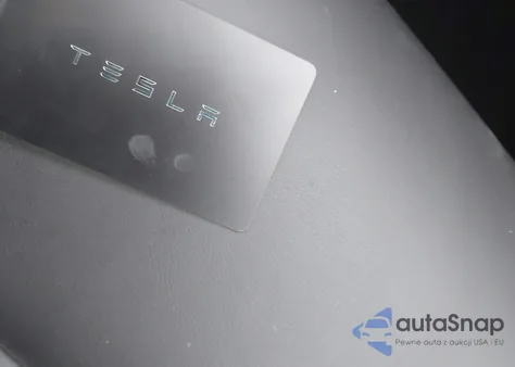 2024 Tesla Model Y Long Range Dual Motor All-Wheel Drive z USA, uszkodzony, nr VIN 7SAYGDEE5RA288283